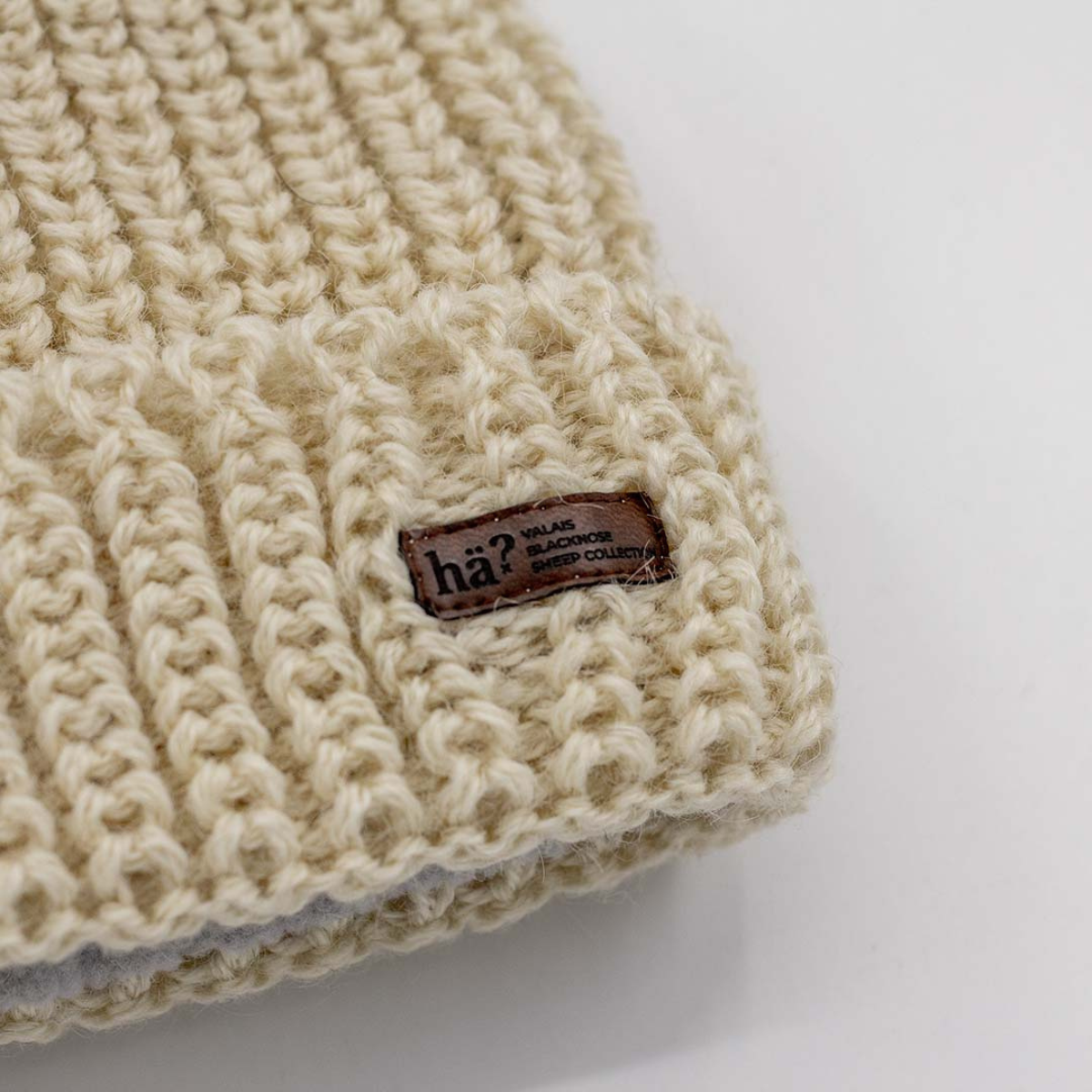 Hä? - The Local Beanie Walliser Schwarznasenschaf Nature - Nahmoo