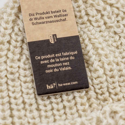 Hä? - The Local Beanie Walliser Schwarznasenschaf Nature - Nahmoo