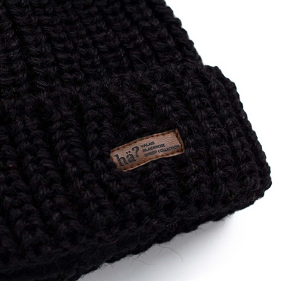 Hä? - The Local Beanie Walliser Schwarznasenschaf Black - Nahmoo